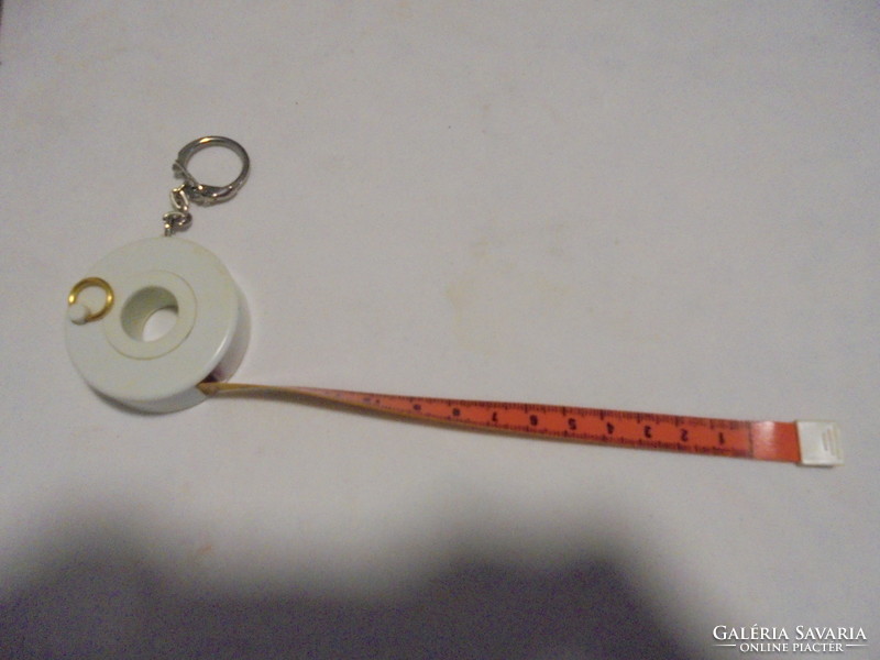 Retro Opel key holder with 150 cm measuring tape