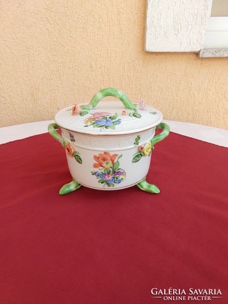 Large-sized tulip, floral biscuit box standing on Herend legs, offering, flawless, without minimum price,