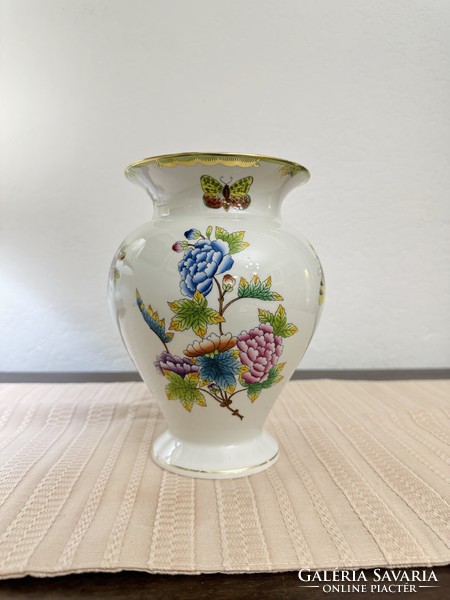 Herend large vase with Victoria pattern, vbo.