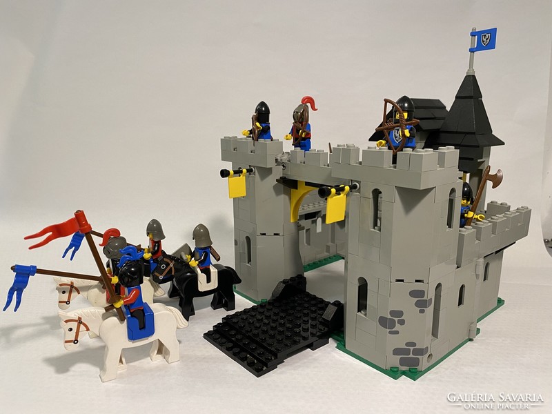 LEGO Castle: Black Falcon's Fortress (6074), plusz lovagokkal :) vintage 1986