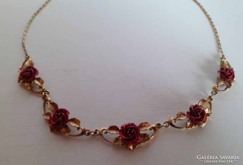 Old gold-plated chain in beautiful condition, decorated with several rose seeds