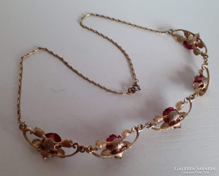 Old gold-plated chain in beautiful condition, decorated with several rose seeds