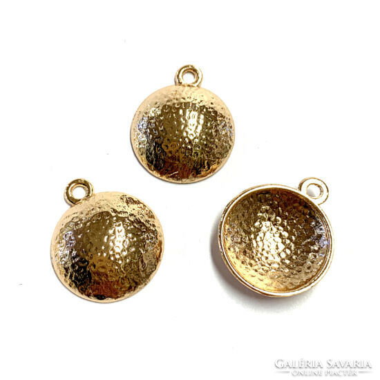 Gold colored lens earrings with a textured surface