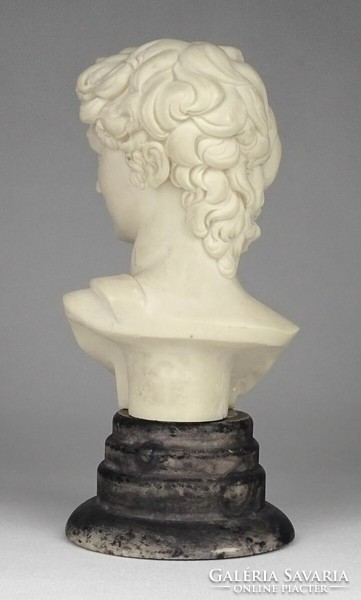 White marble bust of David marked 1I432 on a pedestal, 17 cm