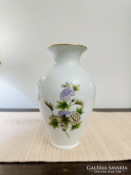 Rare!!! Victoria Herend, royal garden, evict patterned vase (new)