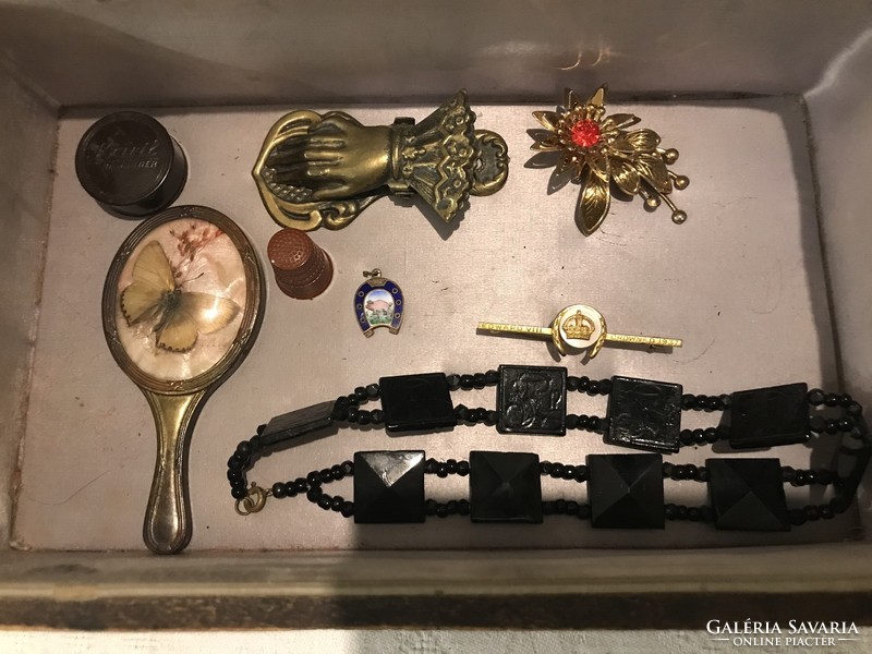 Small treasures 8 pcs. Special tweezers, blush jar, miniature mirror, thimble, monogrammed neckband
