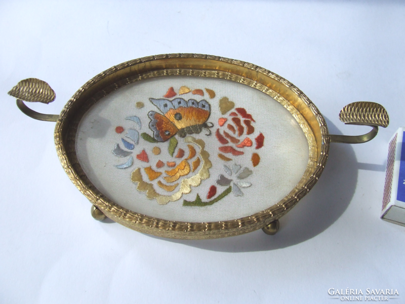 Beautiful, larger gilded, ball-mounted ashtray with glass insert and ashtray embroidery