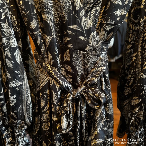 Fekete mintás alkalmi ruha 38-as/L derékban kötős, elöl áthajtós selyem hatású ruha vagy tunika