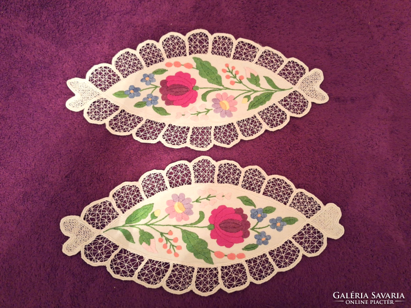 Kalocsai ribbed, embroidered tablecloth oval (2 pieces)