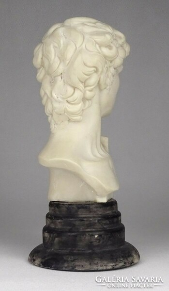 White marble bust of David marked 1I432 on a pedestal, 17 cm