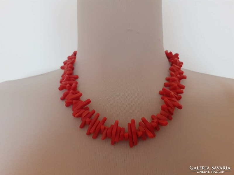 Retro plastic necklace