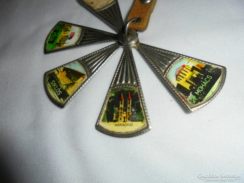 Retro fan-shaped metal key ring - souvenir of Hungarian cities - Harkány, Pécs, Skiklos, Máriagyód,....