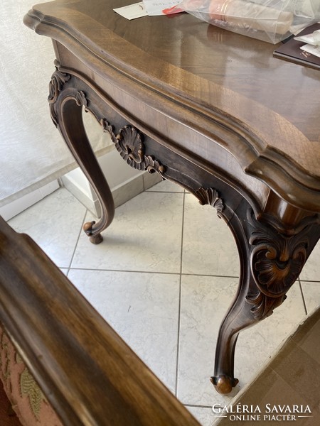 Neo-baroque living room set: two armchairs and a coffee table. Super cute!!!