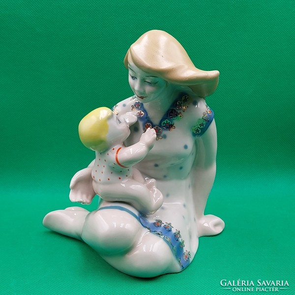 Anya gyermekével Polonne porcelán figura