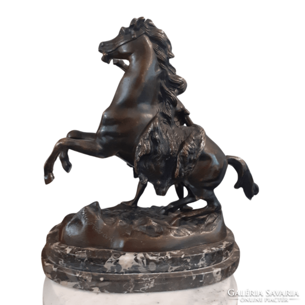 Cluj-Neck horse brake on a bronze marble plinth m01543