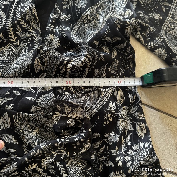 Black patterned casual dress size 38/l tie at the waist, pull-through front silk effect dress or tunic