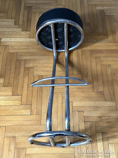 Round bar stool with chrome legs, black artificial leather cover