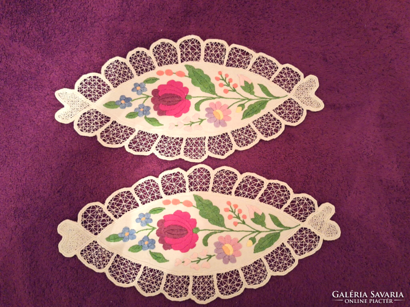 Kalocsai ribbed, embroidered tablecloth oval (2 pieces)