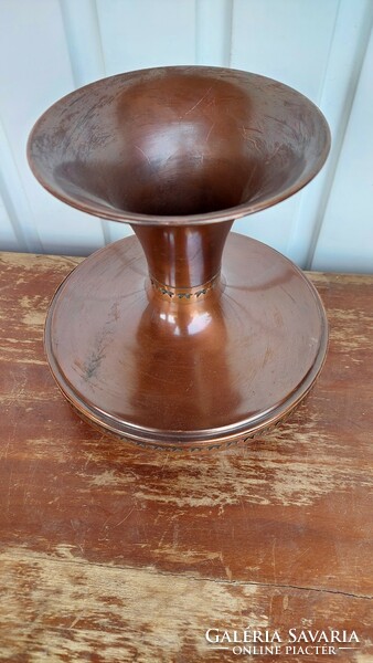 Bronze vase of metal craftsman