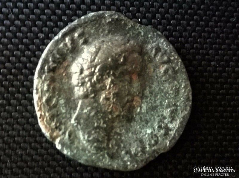 Antoninus Pius holding hands. Bronze