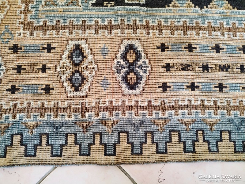 Caucasian pattern woven wall protector