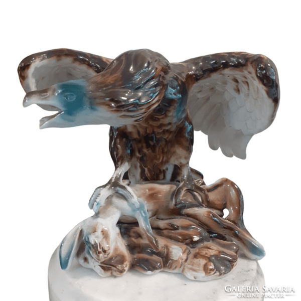Porcelain hunting eagle m01545