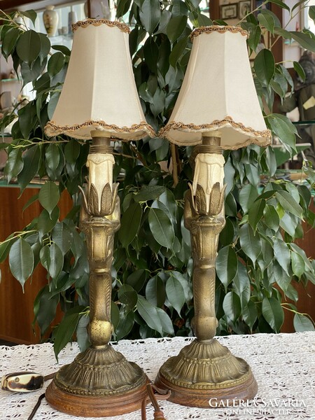 A pair of table lamps