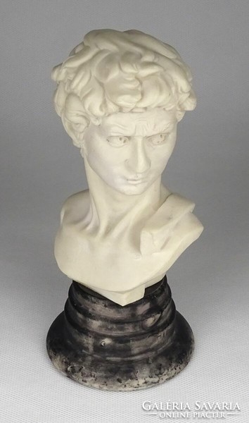 White marble bust of David marked 1I432 on a pedestal, 17 cm