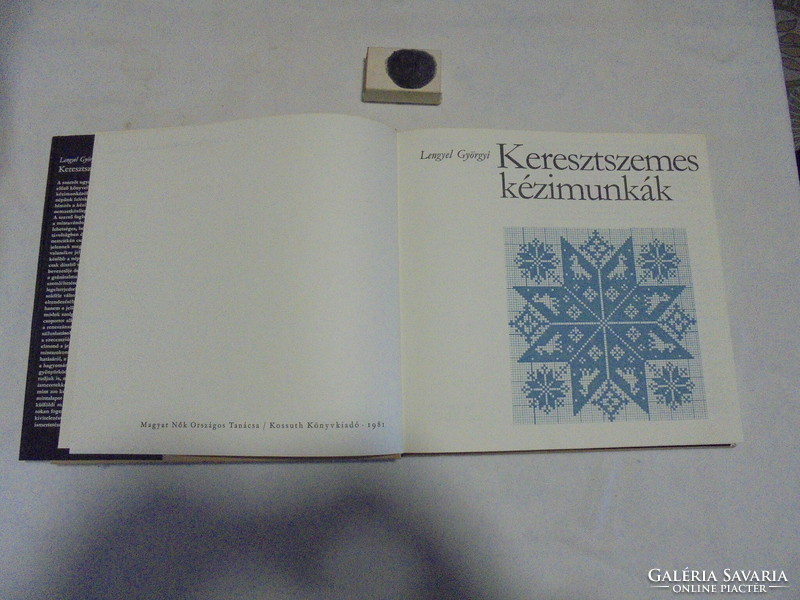 Lengyel Györgyi: Keresztszemes kézimunkák - 1981 - retro kézimunka könyv