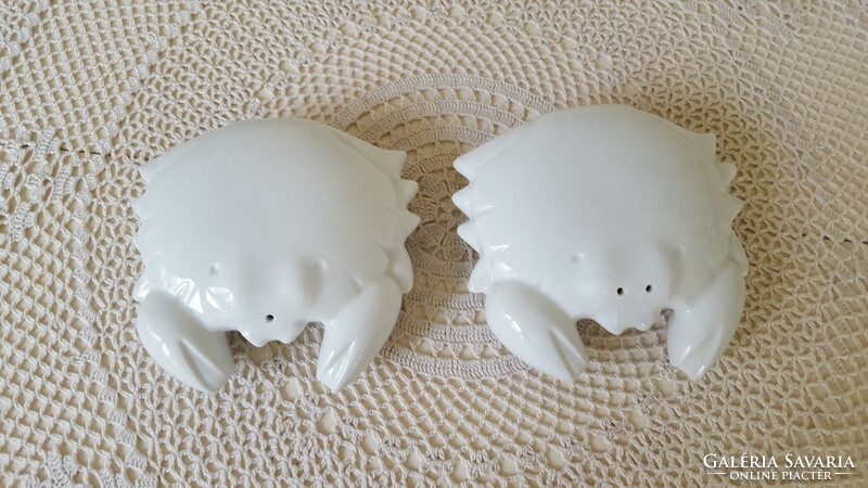 Special crab-shaped porcelain salt and pepper shaker