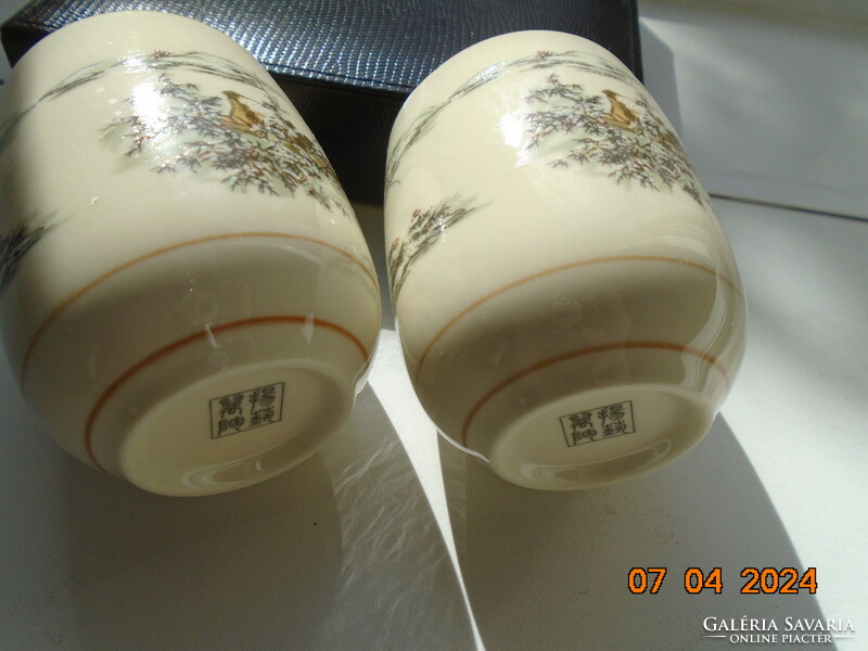 Chinese Yunomi tea cup with double relief painting, in a box, with an interesting mark