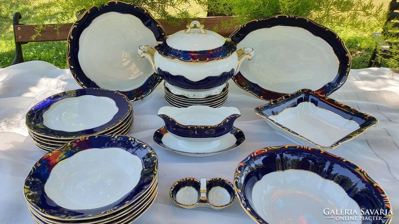 Zsolnay pompadour tableware