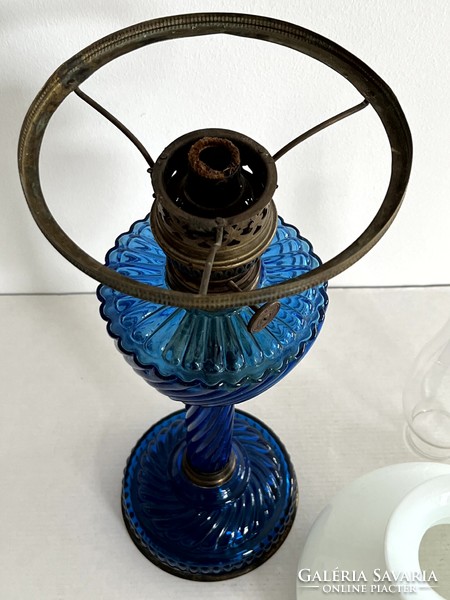 Régi, antik nagyméretű Magyar Fém- és Lámpagyár kék üveg petróleumlámpa tejüveg búrával