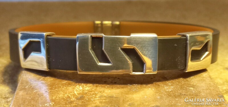 Completely unique men's bracelet with silver patterns.