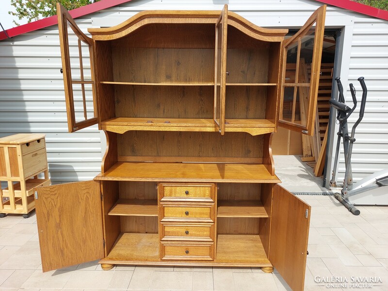 For sale is a large oak display cabinet in good condition. Dimensions: 135 cm wide x 44 cm