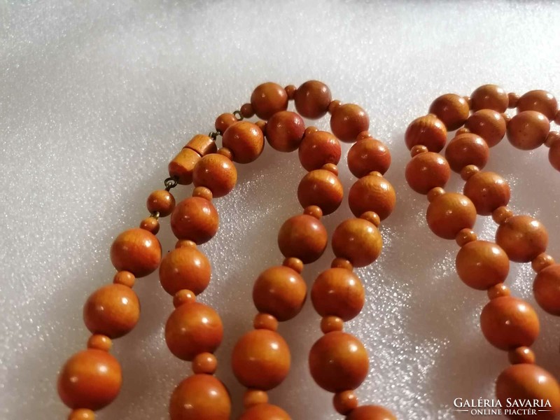 Long (120 cm) string of brown wooden beads