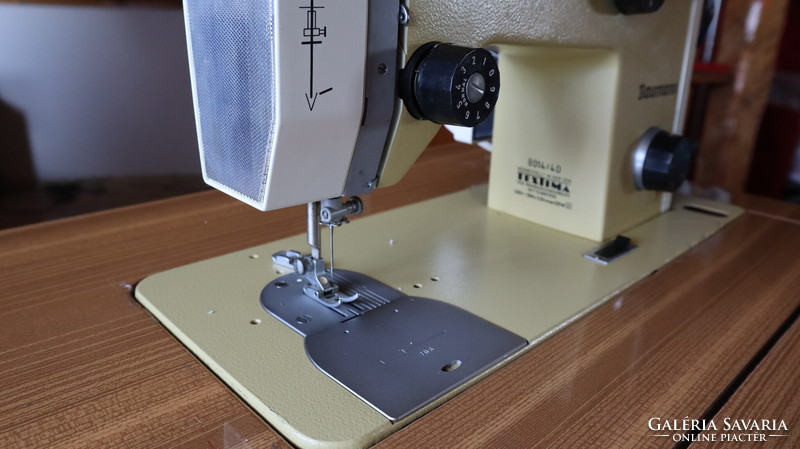 Naumann desktop sewing machine