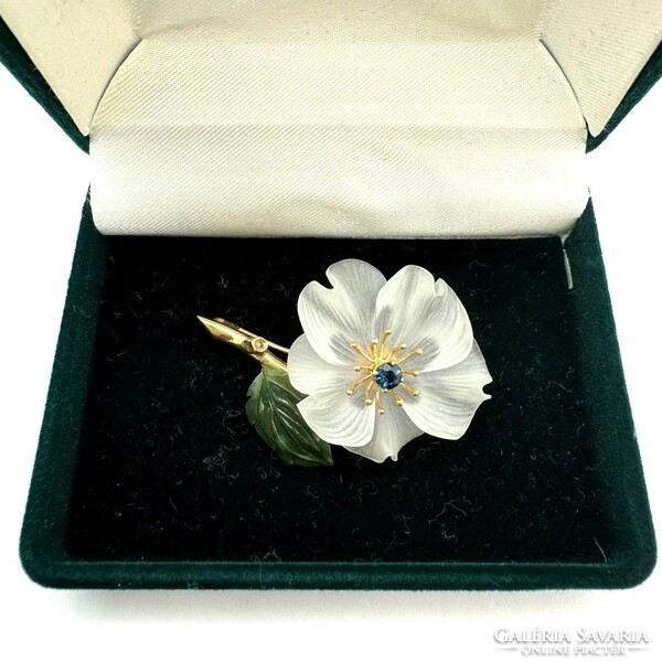 Flower brooch made of carved rock crystal and jade!