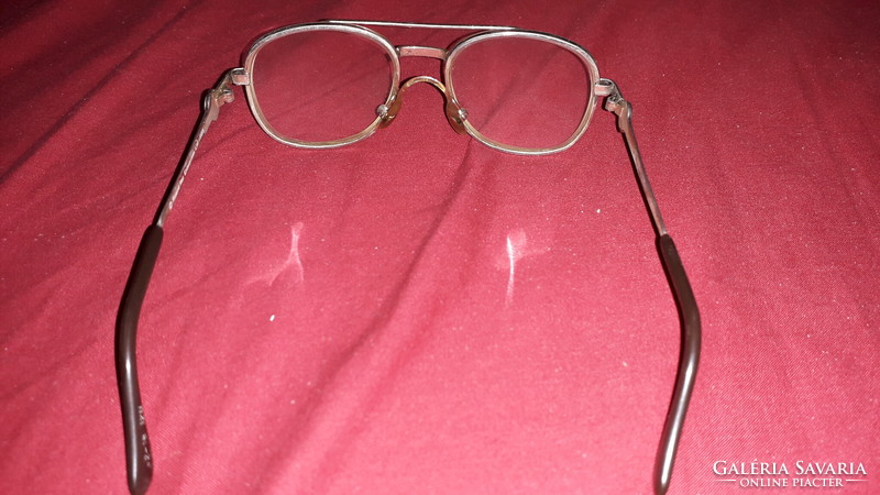 Retro quality glasses with metal frames and glass lenses approx. 1 strength according to the pictures is 15.