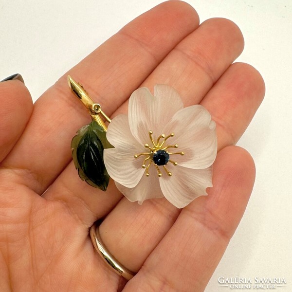 Flower brooch made of carved rock crystal and jade!