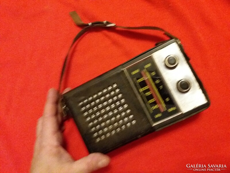 Old cccp Russian tento quartz 406 transistor radio with leather case, good condition according to the pictures