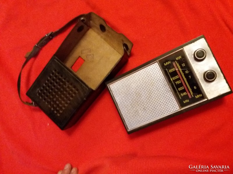 Régi CCCP orosz TENTO QUARTZ 406 tranzisztoros bőrtokos rádió jó állapot a képek szerint