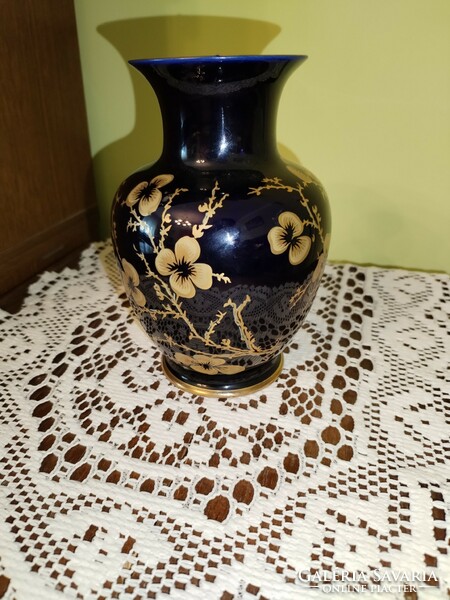 Hollóházi kék kobalt váza , arany festéssel
