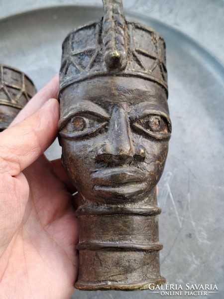 2 African bronze figures for sale ... Only one lot ...