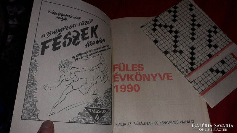 1990. Füles yearbook with fold-out appendix complete with Leslie l: Lawrence comic book according to the pictures