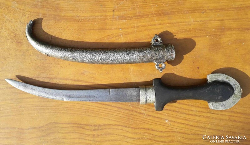 123-year-old Berber dagger, silver-copper.