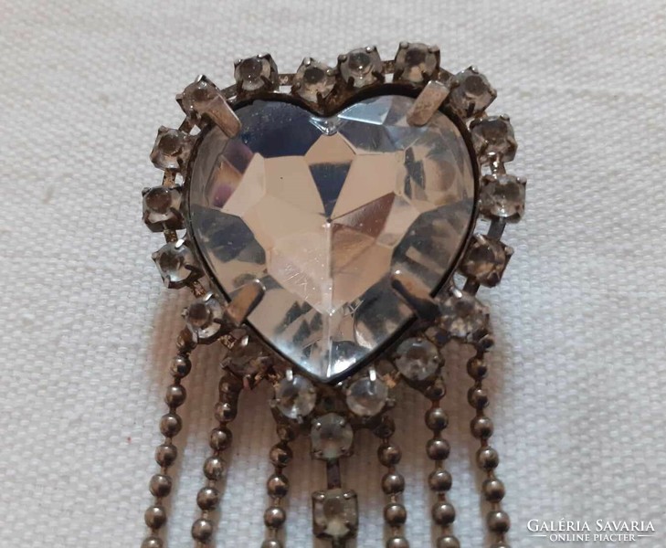 Vintage heart-shaped brooch decorated with polished glass