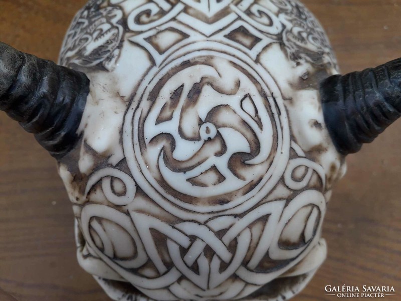 Celtic decorative skull / decorative dagger.