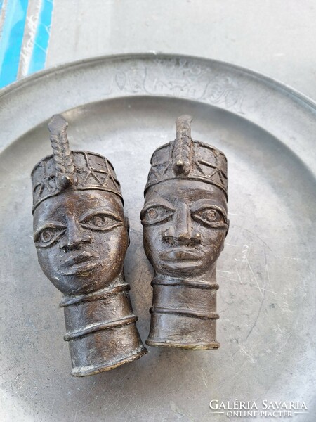 2 African bronze figures for sale ... Only one lot ...