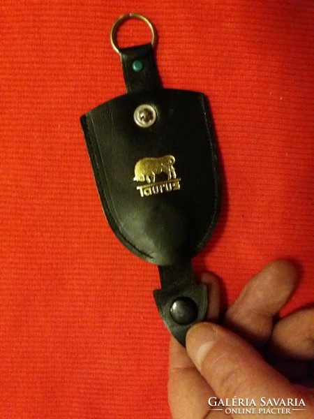 Old taurus rubber factory leather patent hideable key holder in good condition as shown in the pictures